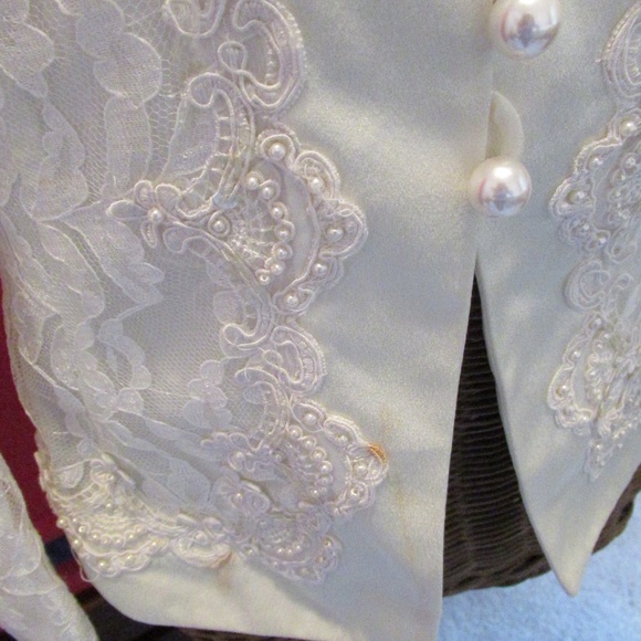 Nah Nah Ivory Lace overlay top - Picture 8 of 9